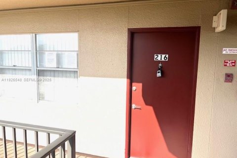 Снять в аренду кондоминиум в Пемброк-Пайнс, Флорида 1 спальня, 75.34м2, № 1986019 - фото 8