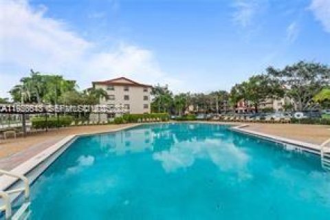 Снять в аренду кондоминиум в Пемброк-Пайнс, Флорида 1 спальня, 75.34м2, № 1986019 - фото 20