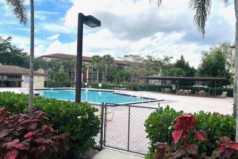 Снять в аренду кондоминиум в Пемброк-Пайнс, Флорида 1 спальня, 75.34м2, № 1986019 - фото 15