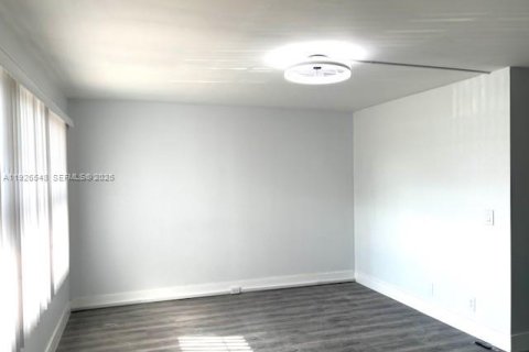 Снять в аренду кондоминиум в Пемброк-Пайнс, Флорида 1 спальня, 75.34м2, № 1986019 - фото 10