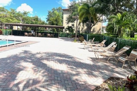 Снять в аренду кондоминиум в Пемброк-Пайнс, Флорида 1 спальня, 75.34м2, № 1986019 - фото 14