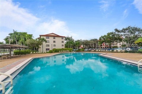 Снять в аренду кондоминиум в Пемброк-Пайнс, Флорида 1 спальня, 75.34м2, № 1986019 - фото 21