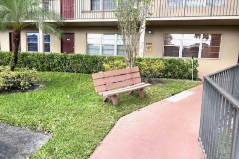 Снять в аренду кондоминиум в Пемброк-Пайнс, Флорида 1 спальня, 75.34м2, № 1986019 - фото 27