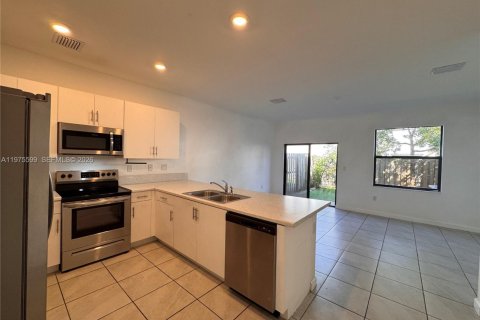 House in Homestead, Florida 3 bedrooms, 143.53 sq.m. № 2038520 - photo 3