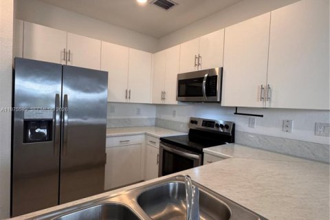 House in Homestead, Florida 3 bedrooms, 143.53 sq.m. № 2038520 - photo 6