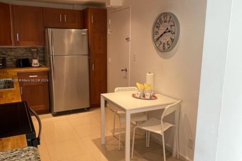 Condo in Hollywood, Florida, 1 bedroom  № 1963312 - photo 11