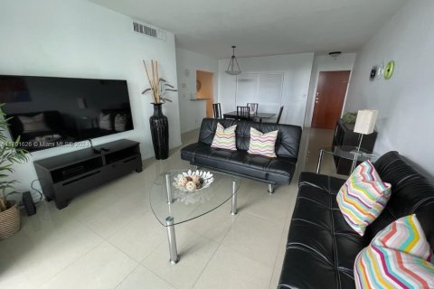 Condo in Hollywood, Florida, 1 bedroom  № 1963312 - photo 6