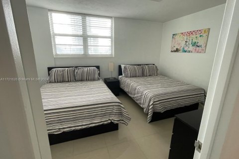Condo in Hollywood, Florida, 1 bedroom  № 1963312 - photo 13