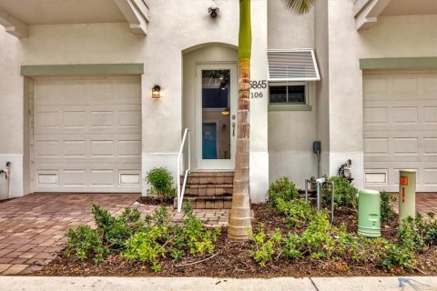 Townhouse in Cape Coral, Florida 3 bedrooms, 164.9 sq.m. № 1879234 - photo 7