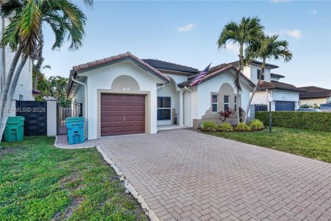 Купить виллу или дом в Майами, Флорида 3 спальни, 154.96м2, № 2068897 - фото 3