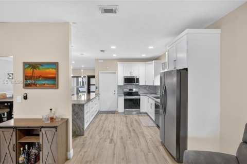 Купить виллу или дом в Майами, Флорида 3 спальни, 154.96м2, № 2068897 - фото 17