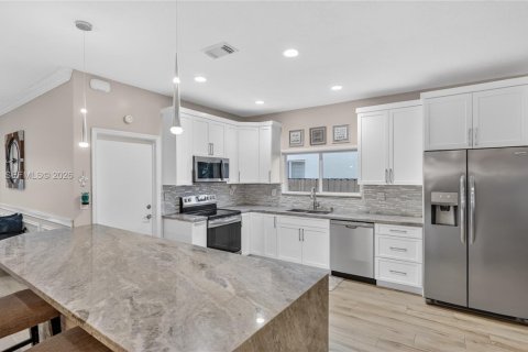 Купить виллу или дом в Майами, Флорида 3 спальни, 154.96м2, № 2068897 - фото 14