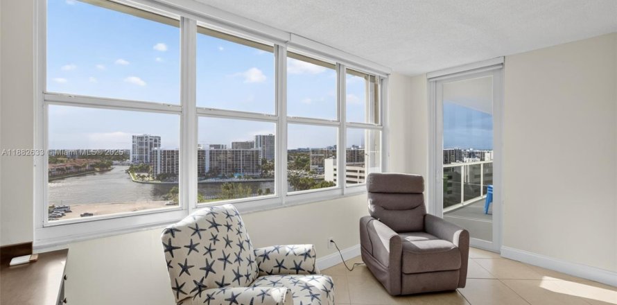Condominio en Hollywood, Florida, 2 dormitorios № 1945631