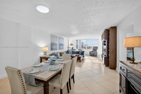 Condominio en venta en Hollywood, Florida, 2 dormitorios, 135.54 m2 № 1945631 - foto 23
