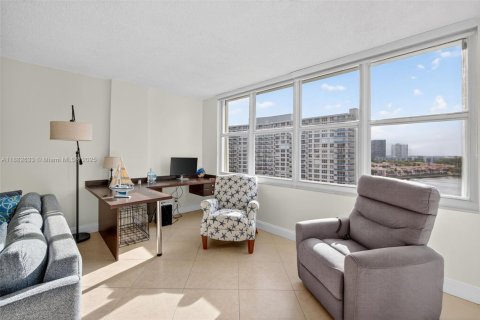 Condominio en venta en Hollywood, Florida, 2 dormitorios, 135.54 m2 № 1945631 - foto 2