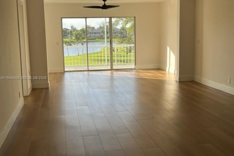 Снять в аренду кондоминиум в Атлантис, Флорида 2 спальни, 132.01м2, № 2005184 - фото 3