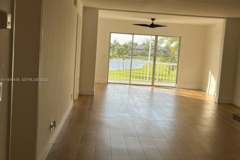 Снять в аренду кондоминиум в Атлантис, Флорида 2 спальни, 132.01м2, № 2005184 - фото 5