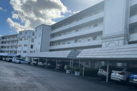 Кондоминиум с 2 спальнями в Атлантис, Флорида № 2005184