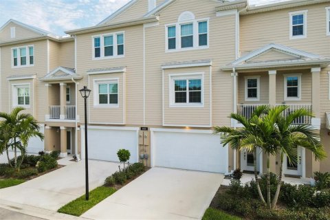 Touwnhouse à louer à Placida, Floride: 3 chambres, 222.04 m2 № 1083009 - photo 13
