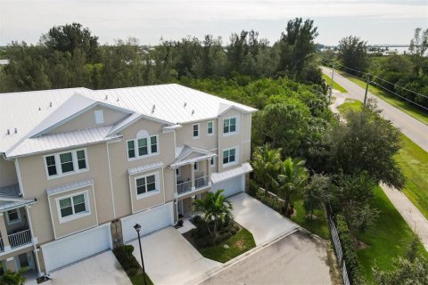 Touwnhouse à louer à Placida, Floride: 3 chambres, 222.04 m2 № 1083009 - photo 11