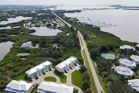 Touwnhouse à louer à Placida, Floride: 3 chambres, 222.04 m2 № 1083009 - photo 5