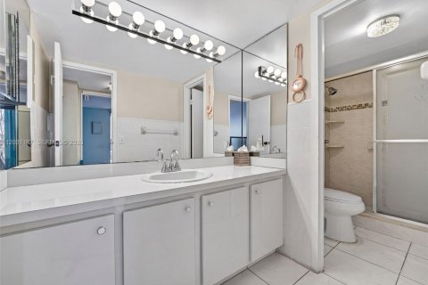 Condominio en venta en Hallandale Beach, Florida, 2 dormitorios, 139.35 m2 № 2087869 - foto 23
