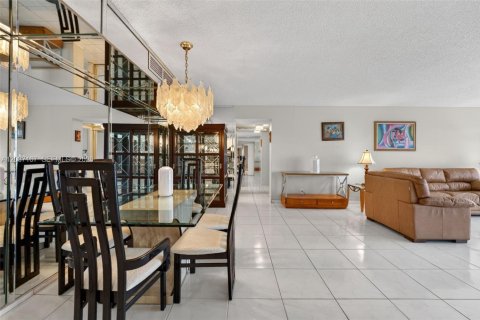 Condominio en venta en Hallandale Beach, Florida, 2 dormitorios, 139.35 m2 № 2087869 - foto 6