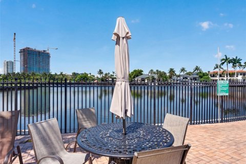 Condominio en venta en Hallandale Beach, Florida, 2 dormitorios, 139.35 m2 № 2087869 - foto 26