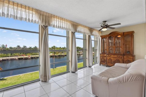 Condominio en venta en Hallandale Beach, Florida, 2 dormitorios, 139.35 m2 № 2087869 - foto 8