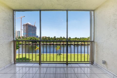 Condominio en venta en Hallandale Beach, Florida, 2 dormitorios, 139.35 m2 № 2087869 - foto 24