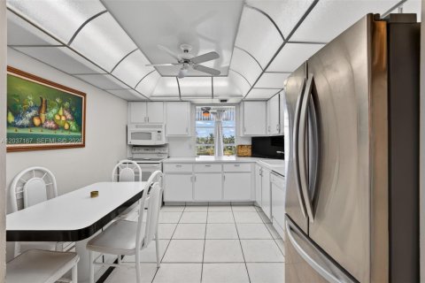 Condominio en venta en Hallandale Beach, Florida, 2 dormitorios, 139.35 m2 № 2087869 - foto 12