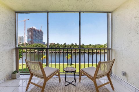 Condominio en venta en Hallandale Beach, Florida, 2 dormitorios, 139.35 m2 № 2087869 - foto 25
