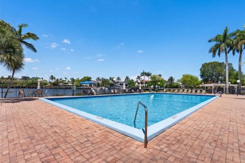 Condominio en venta en Hallandale Beach, Florida, 2 dormitorios, 139.35 m2 № 2087869 - foto 28