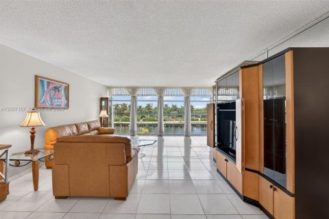Condominio en venta en Hallandale Beach, Florida, 2 dormitorios, 139.35 m2 № 2087869 - foto 10