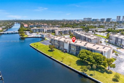 Condominio en venta en Hallandale Beach, Florida, 2 dormitorios, 139.35 m2 № 2087869 - foto 3