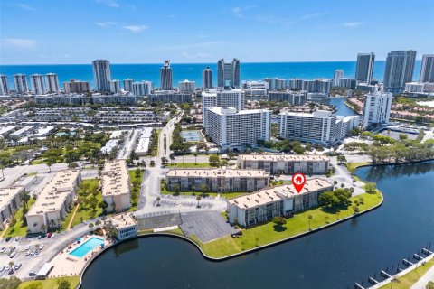 Condominio en venta en Hallandale Beach, Florida, 2 dormitorios, 139.35 m2 № 2087869 - foto 4