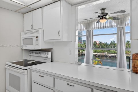 Condominio en venta en Hallandale Beach, Florida, 2 dormitorios, 139.35 m2 № 2087869 - foto 13