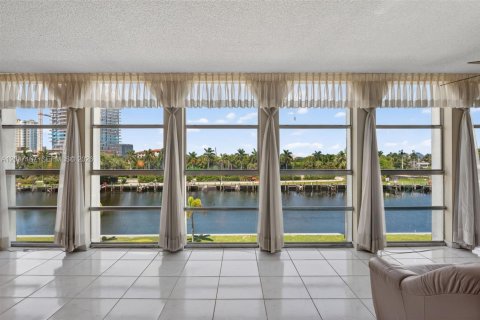 Condo à Hallandale Beach, Floride, 2 chambres № 2087869