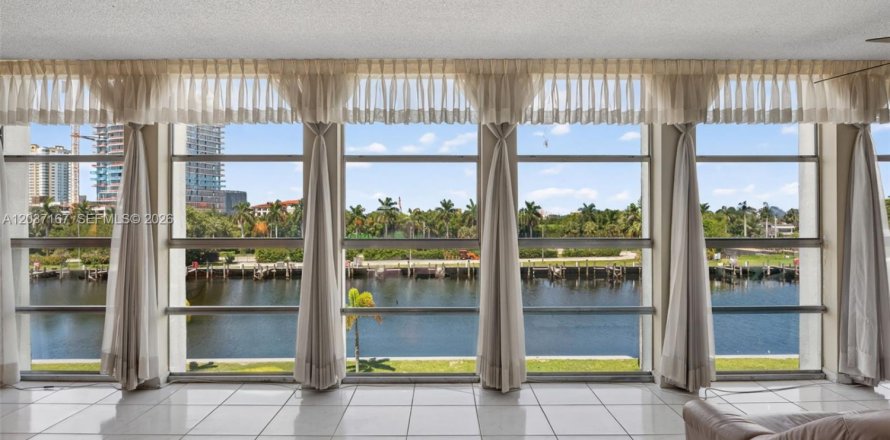Condominio en Hallandale Beach, Florida, 2 dormitorios № 2087869