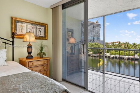 Condominio en venta en Hallandale Beach, Florida, 2 dormitorios, 139.35 m2 № 2087869 - foto 22
