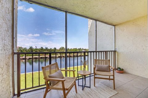 Condominio en venta en Hallandale Beach, Florida, 2 dormitorios, 139.35 m2 № 2087869 - foto 18