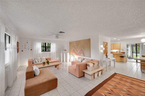 House in West Palm Beach, Florida 3 bedrooms, 154.59 sq.m. № 1938675 - photo 9