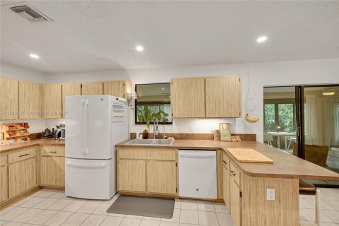Купить виллу или дом в Уэст-Палм-Бич, Флорида 3 спальни, 154.59м2, № 1938675 - фото 16