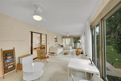 Купить виллу или дом в Уэст-Палм-Бич, Флорида 3 спальни, 154.59м2, № 1938675 - фото 22