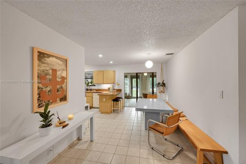 Купить виллу или дом в Уэст-Палм-Бич, Флорида 3 спальни, 154.59м2, № 1938675 - фото 12