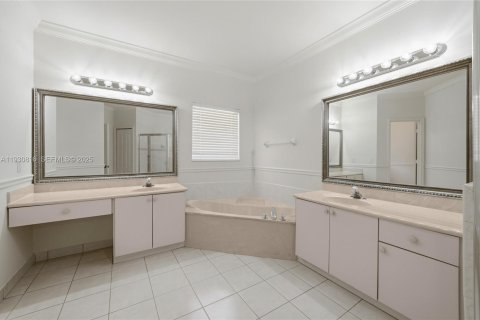 Снять в аренду виллу или дом в Мирамар, Флорида 5 спален, 274.15м2, № 1989805 - фото 20