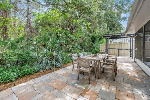 Townhouse in Saint Petersburg, Florida 3 bedrooms, 199.37 sq.m. № 2112255 - photo 5