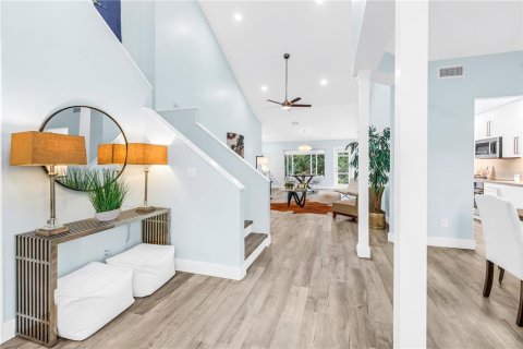 Townhouse in Saint Petersburg, Florida 3 bedrooms, 199.37 sq.m. № 2112255 - photo 27