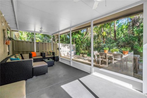 Townhouse in Saint Petersburg, Florida 3 bedrooms, 199.37 sq.m. № 2112255 - photo 26