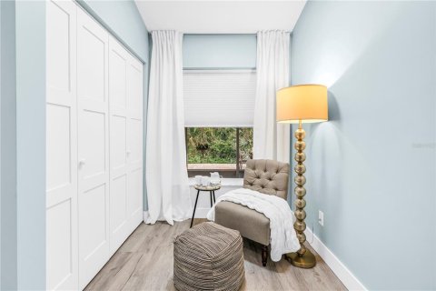 Townhouse in Saint Petersburg, Florida 3 bedrooms, 199.37 sq.m. № 2112255 - photo 12